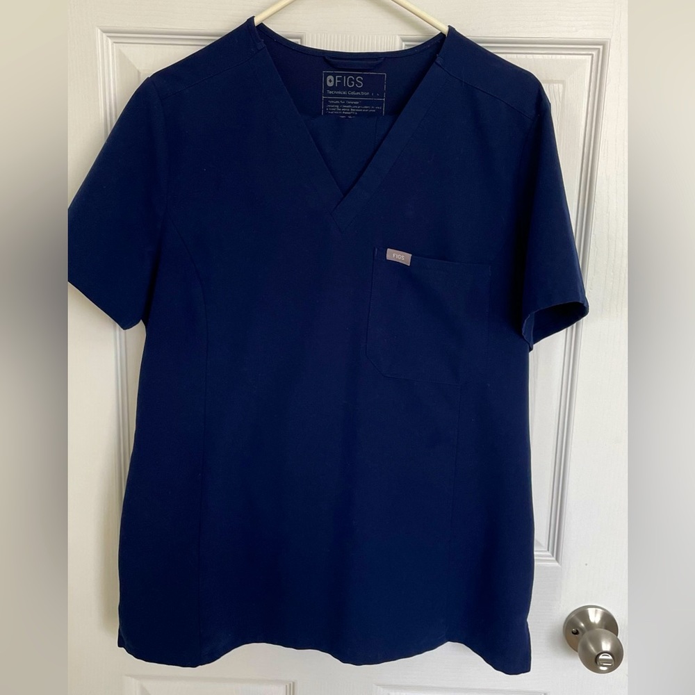 Figs navy blue scrub set. Size large, but fit like a medium.